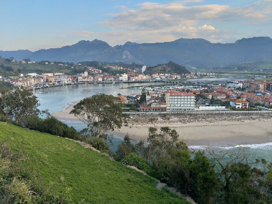 playa pueblo de ribadesella