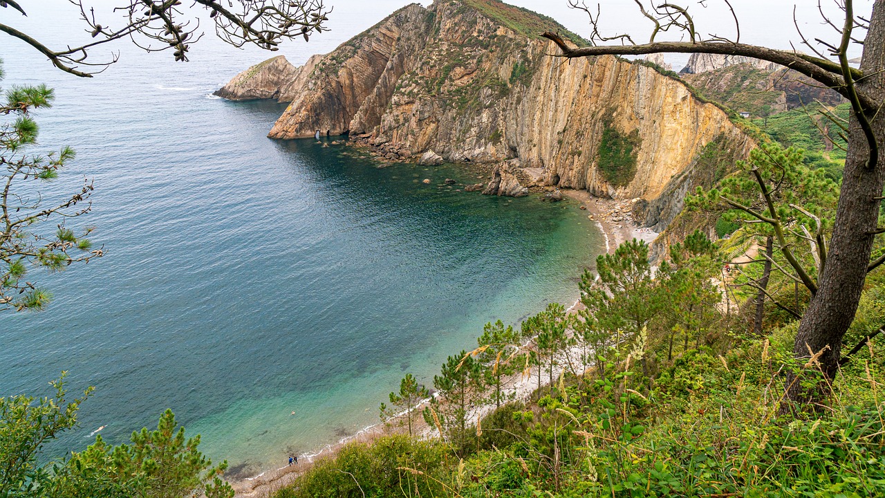 Acantilados playa del silencio